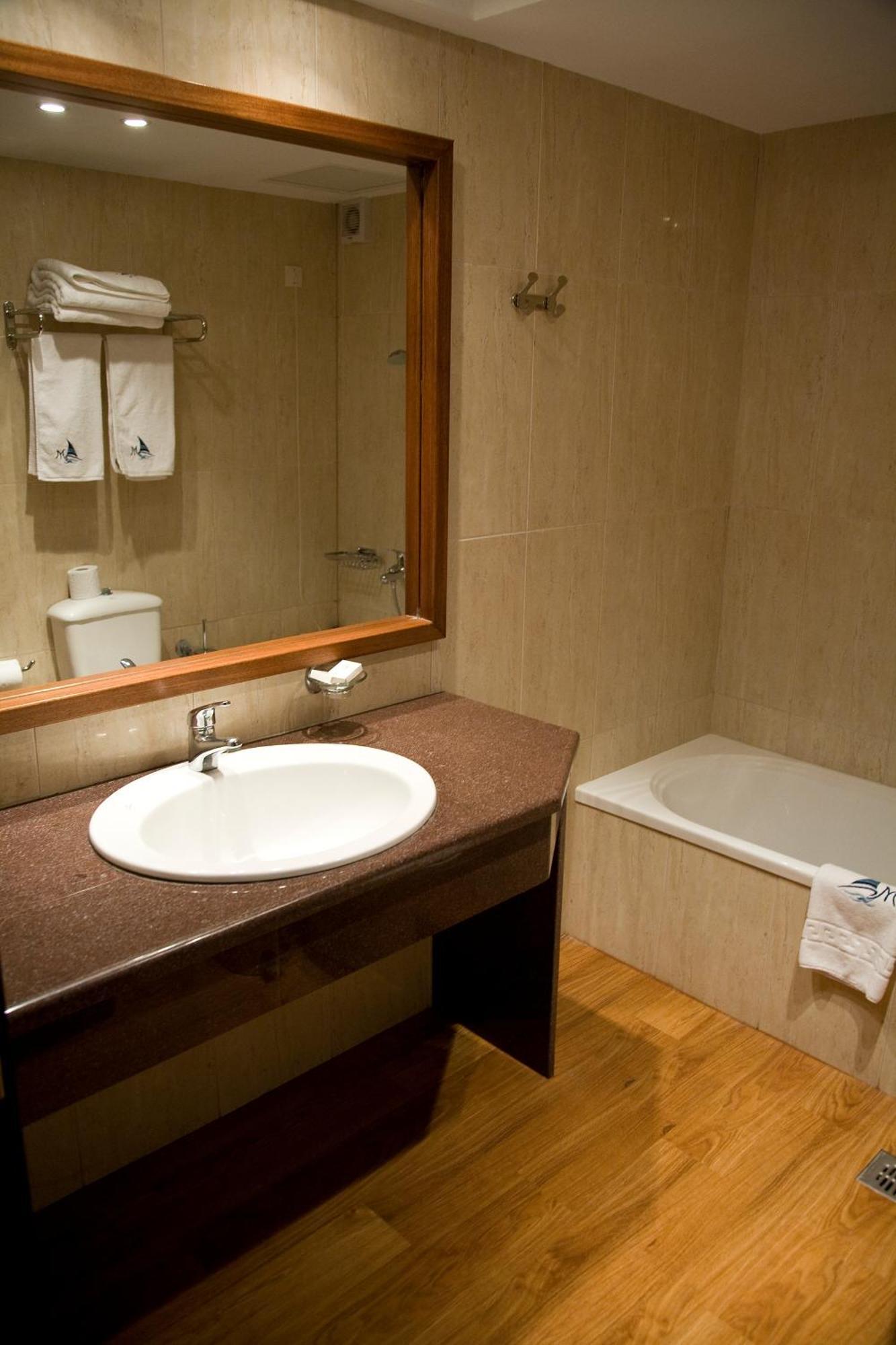 לגאנאס Mediterranean Beach Resort מראה חיצוני תמונה