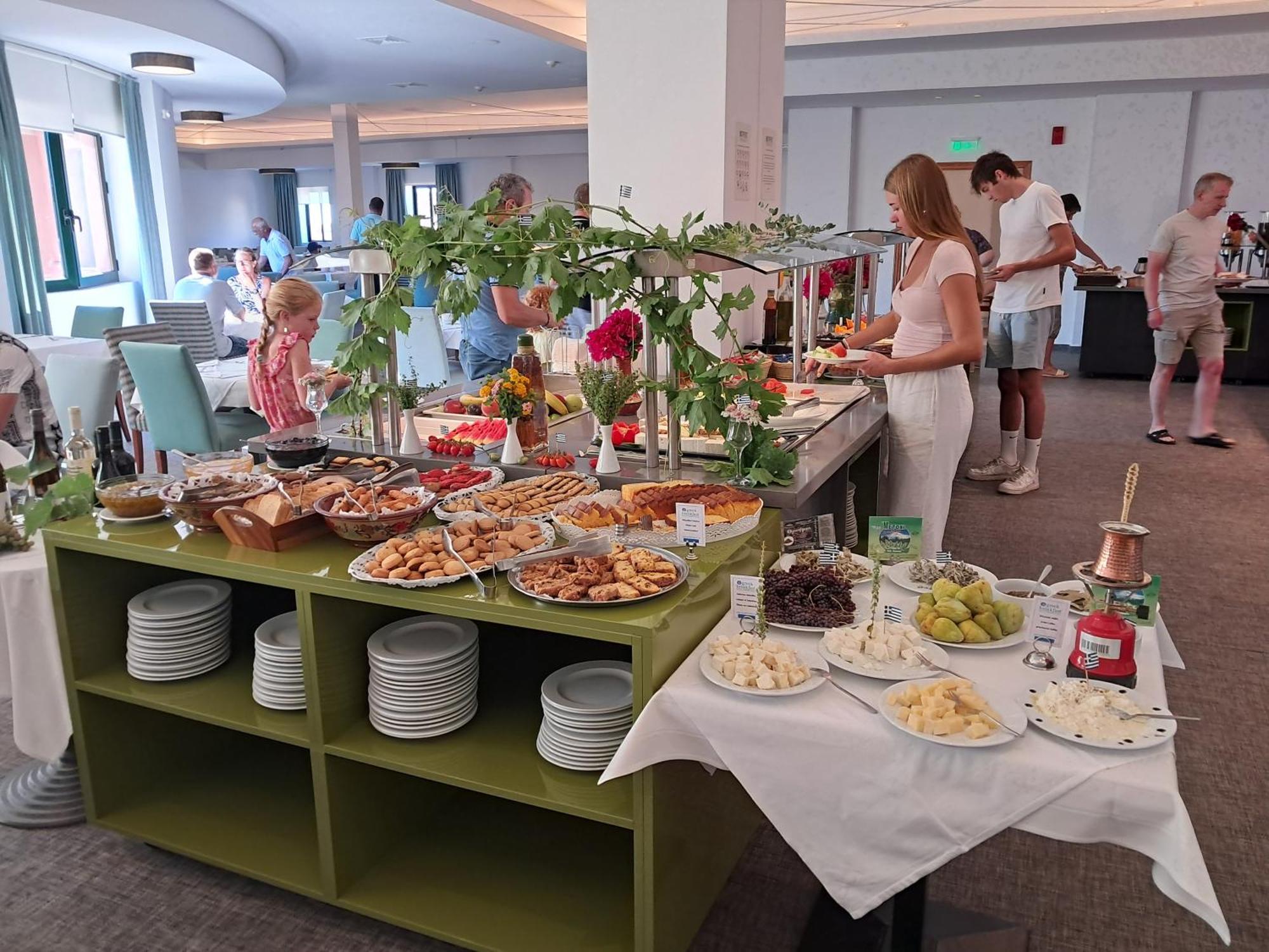 לגאנאס Mediterranean Beach Resort מראה חיצוני תמונה