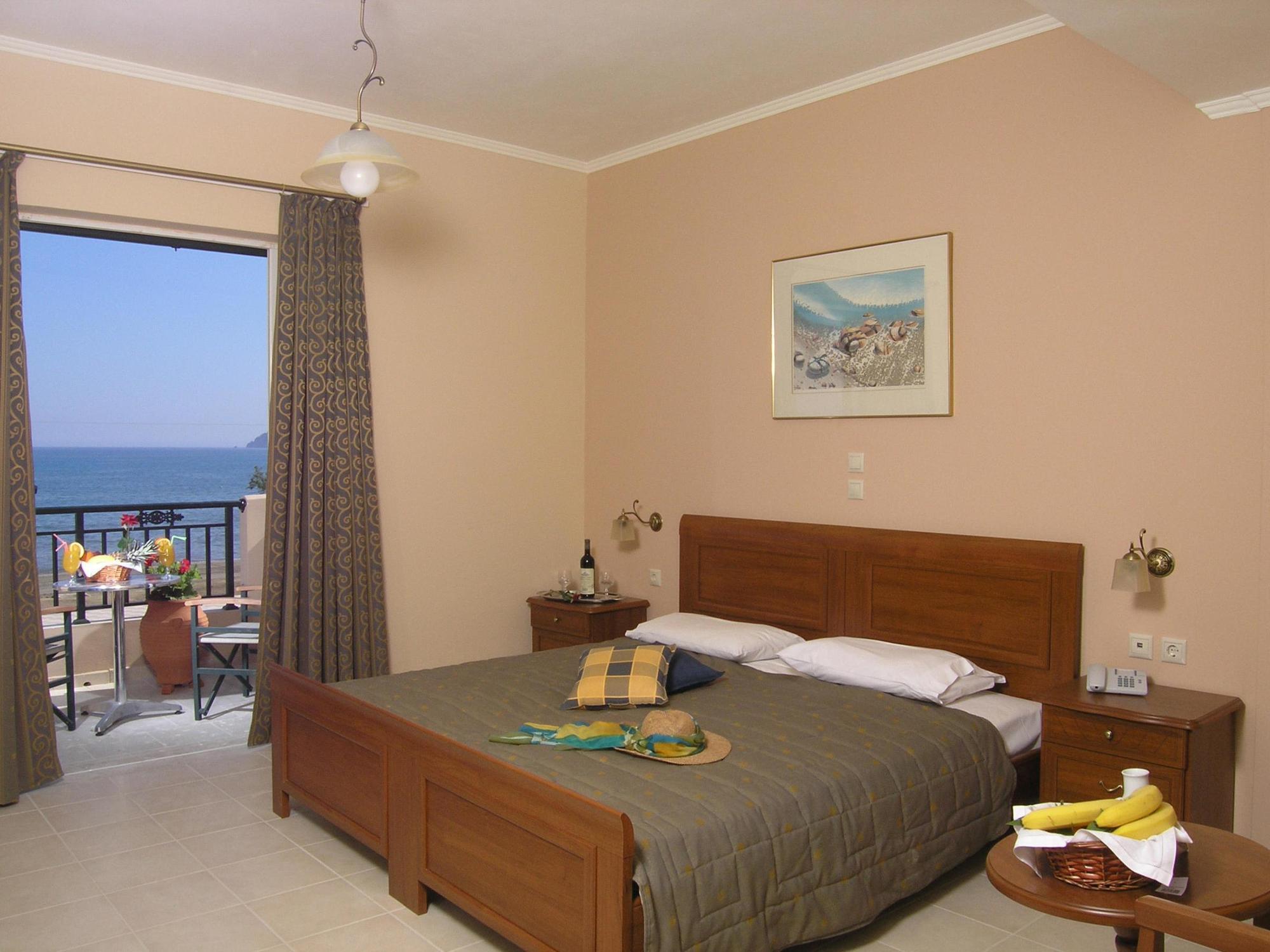 לגאנאס Mediterranean Beach Resort חדר תמונה