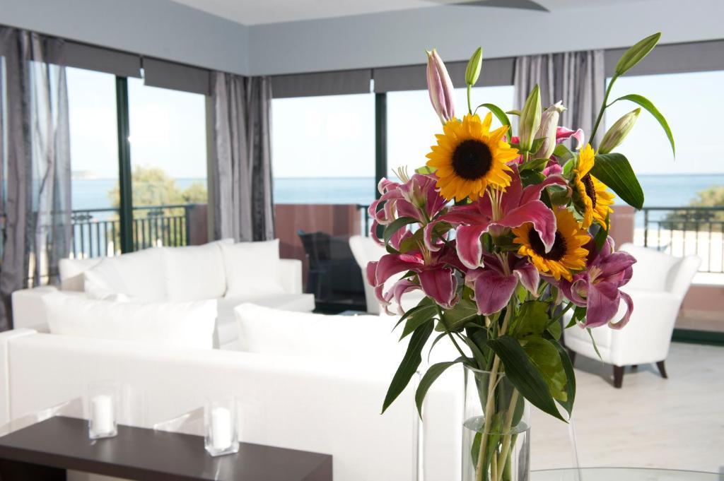 לגאנאס Mediterranean Beach Resort חדר תמונה