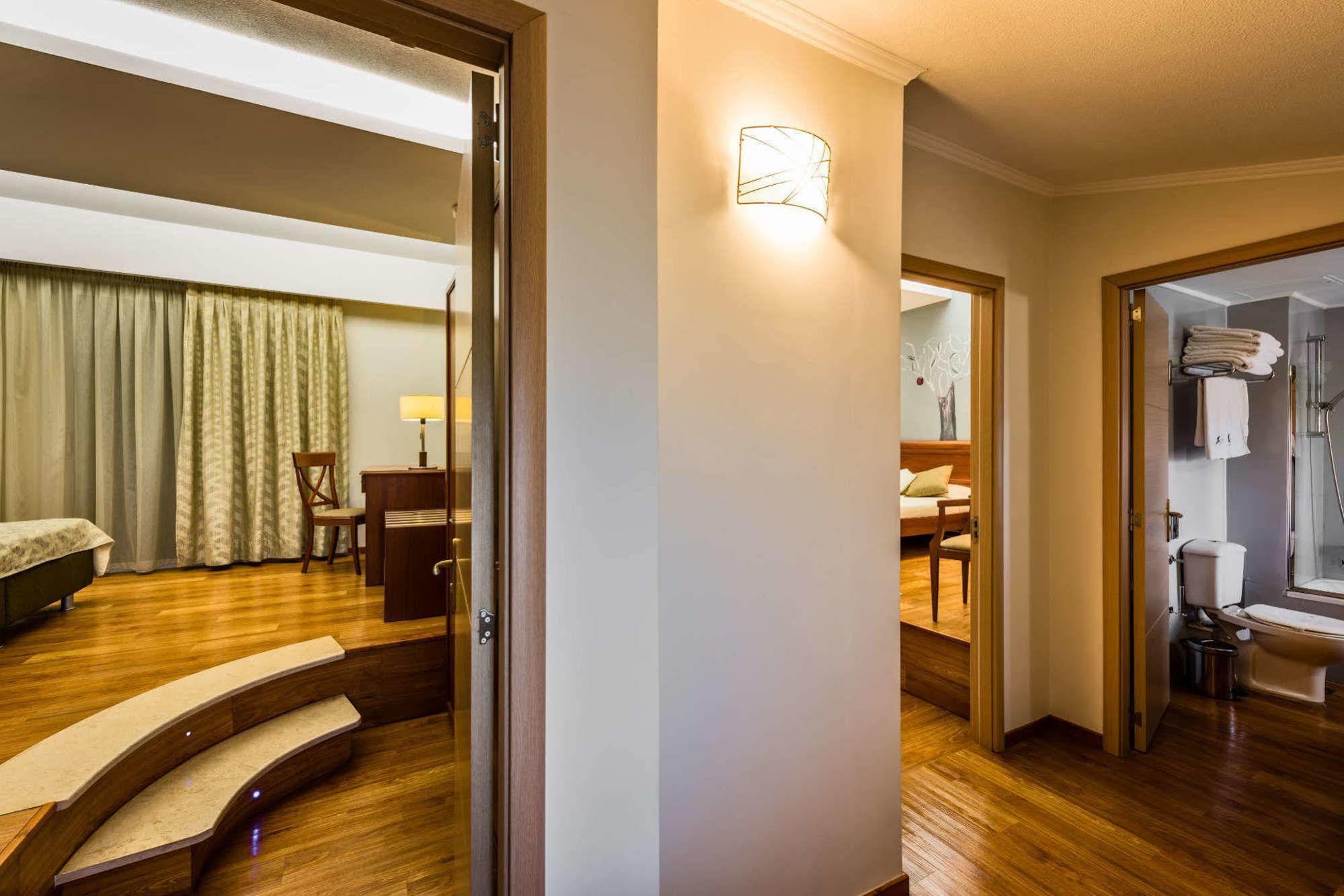 לגאנאס Mediterranean Beach Resort מראה חיצוני תמונה